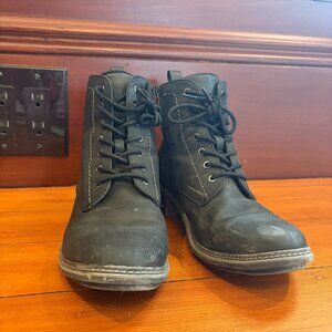 Cliffs by White Mountain Black Ankle Boots